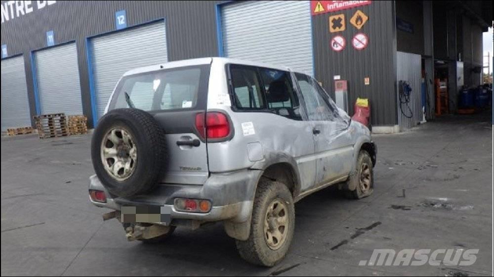 Nissan Terrano II 汽車