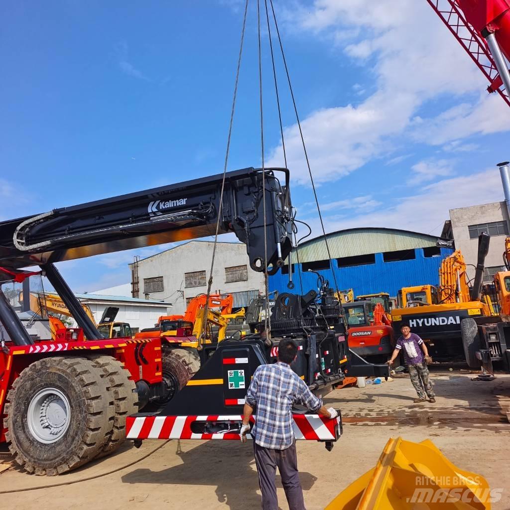 Kalmar DRF 450 前伸型堆積機