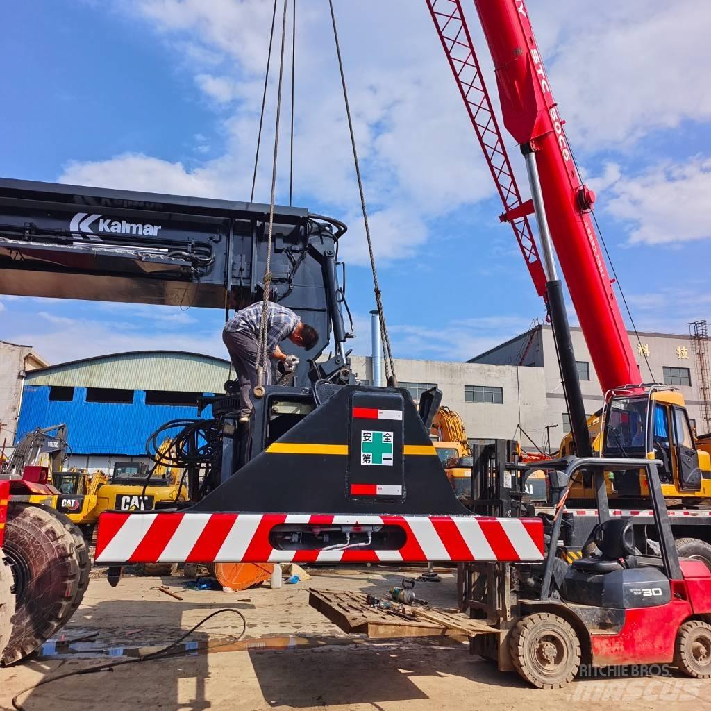Kalmar DRF 450 前伸型堆積機