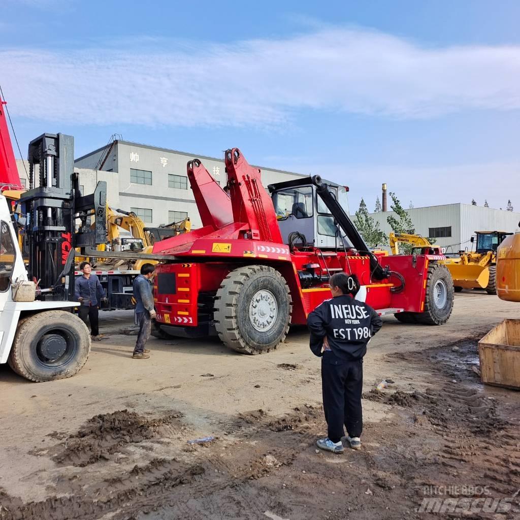 Kalmar DRF 450 前伸型堆積機