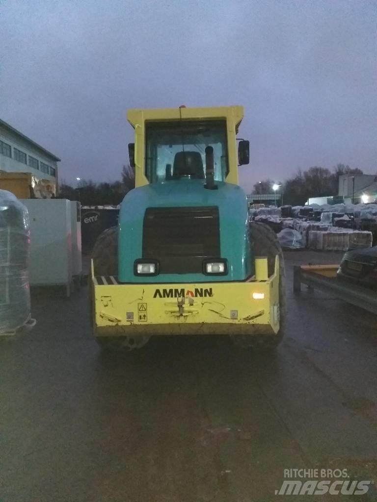Ammann ASC 130 雙輪滾壓機
