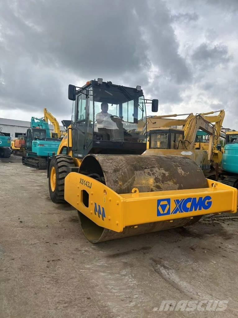 XCMG XS 143 單輪滾壓機