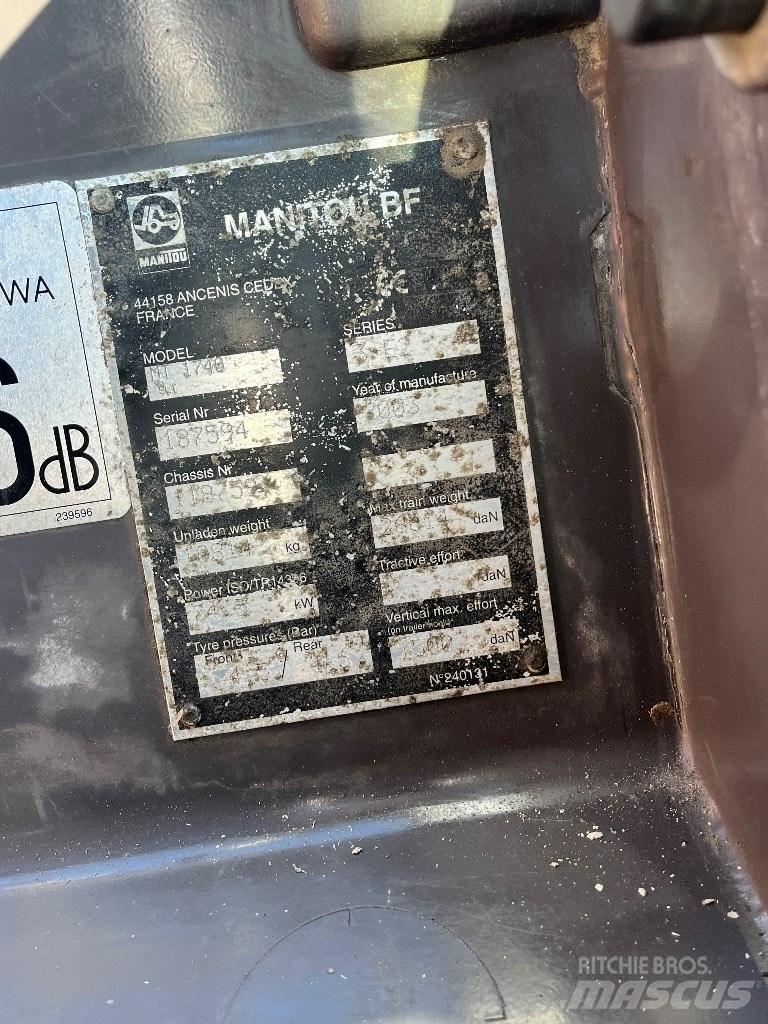 Manitou 1740 伸縮臂操作車