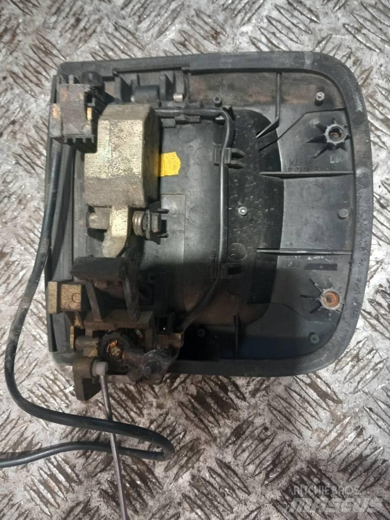 MAN TGA 81626416074 駕駛室與內部