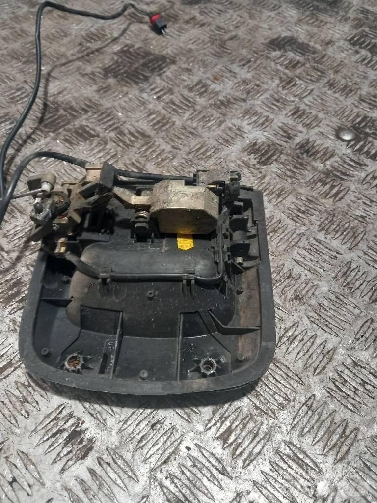 MAN TGA 81626416074 駕駛室與內部