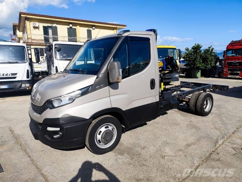 Iveco Daily 35-130 起重機卡車