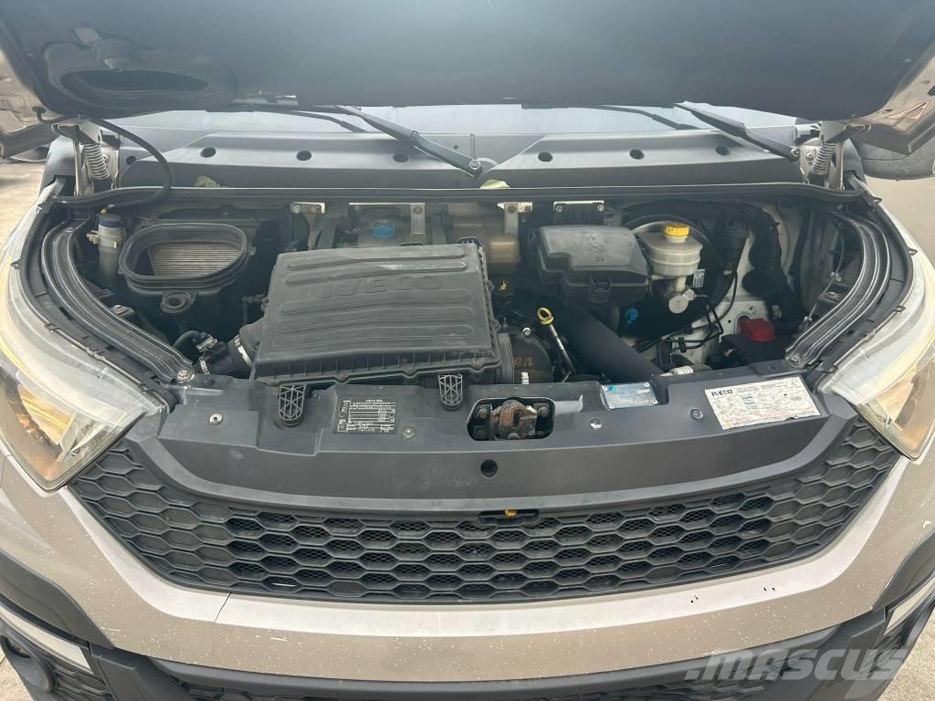 Iveco Daily 35-130 起重機卡車