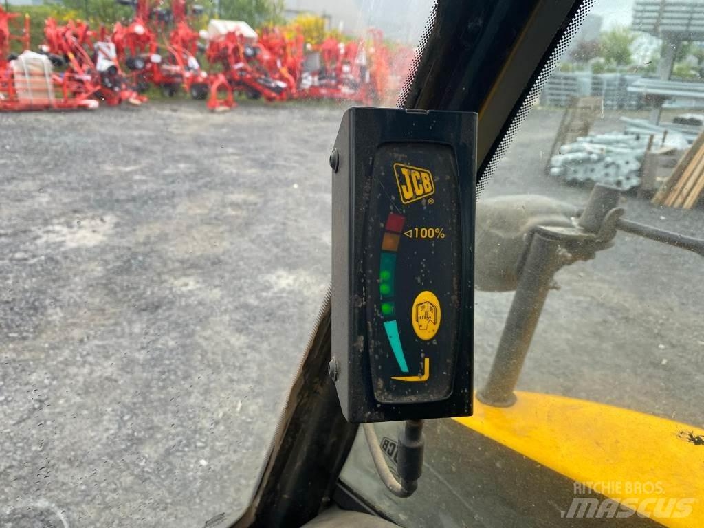 JCB 516 40 COMPACT 農業用伸縮臂裝載機
