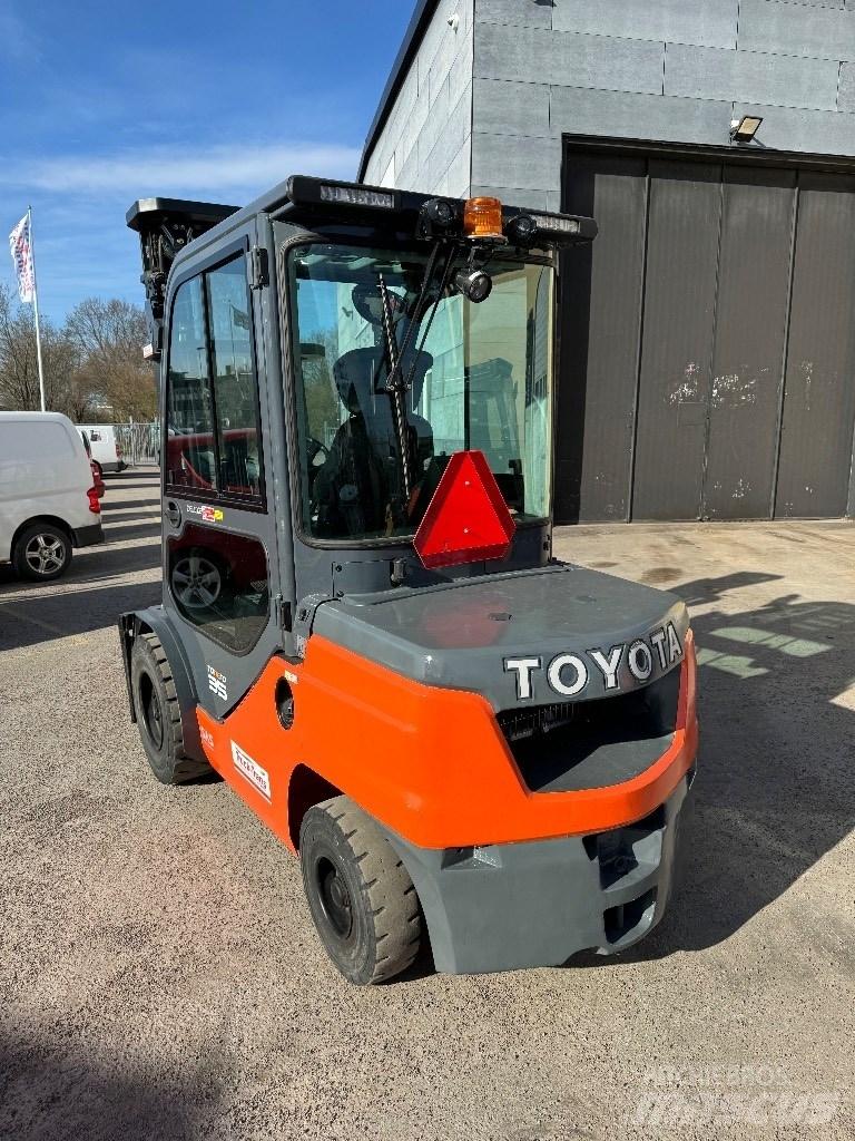 Toyota 52-8FDJF35 柴油卡車