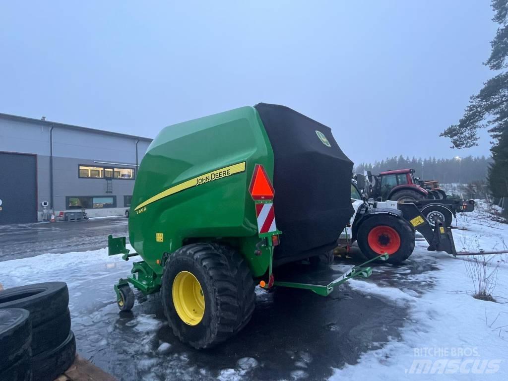John Deere V451R 圓型牧草打包機