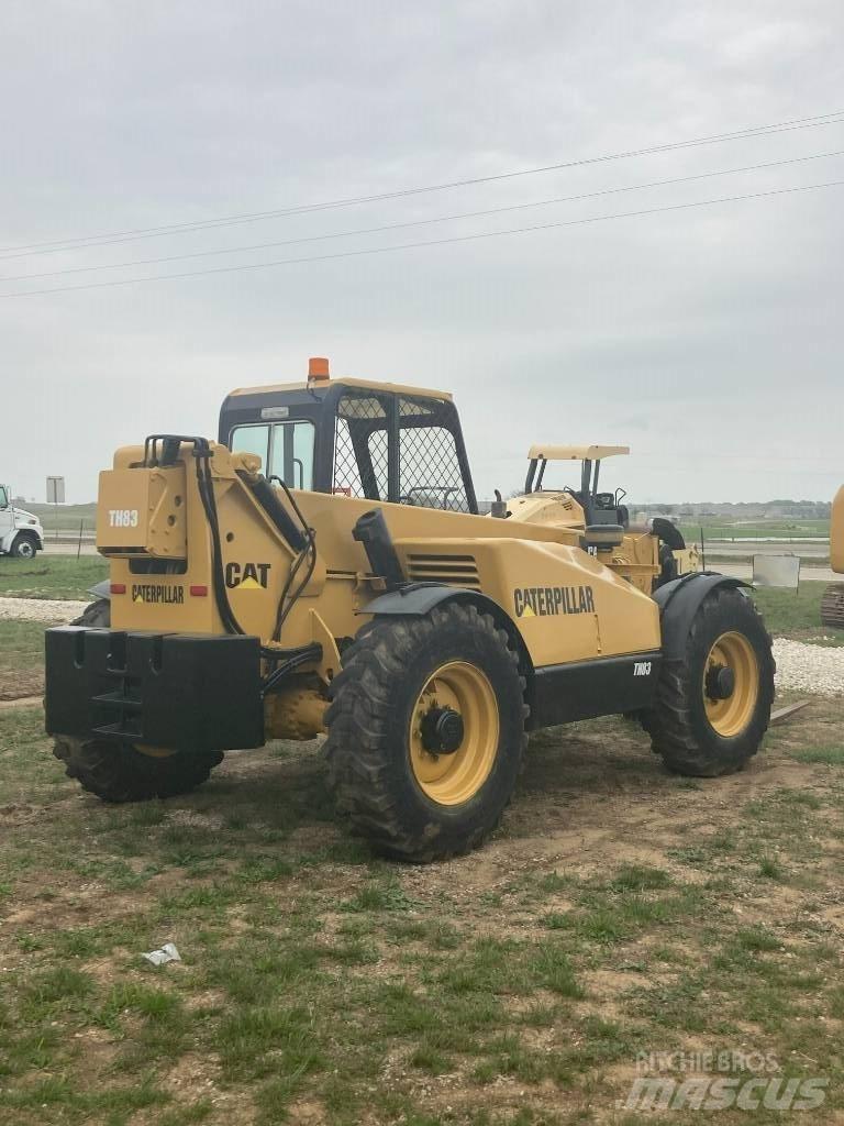 CAT TH83 伸縮臂操作車