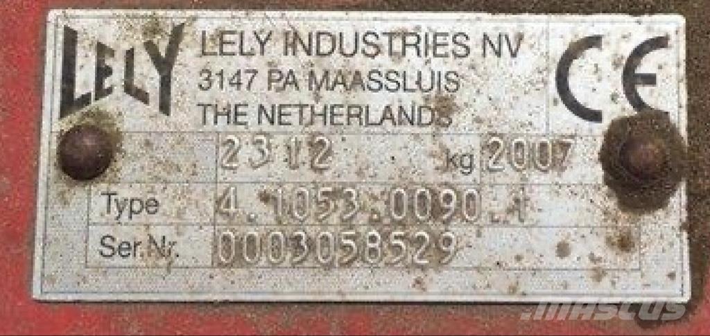 Lely LOTUS 1020 耙與翻草機