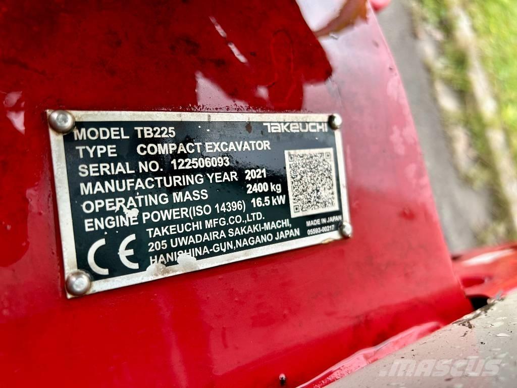Takeuchi TB 225 小型挖土機/掘鑿機<7t(小型挖掘機)