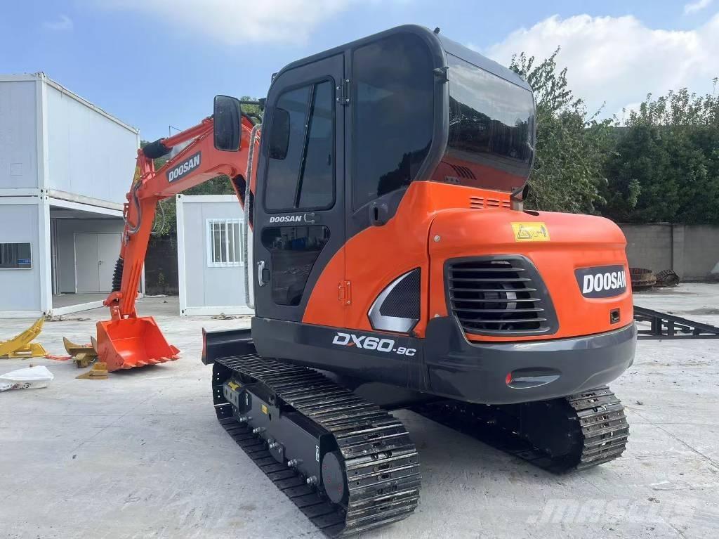 Doosan DX 60-9 C 中型挖土機/掘鑿機/挖掘機 7t-12t