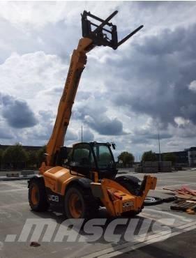 JCB 540-140 伸縮臂操作車