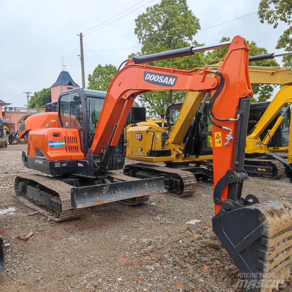 Doosan DX60 小型挖土機/掘鑿機<7t(小型挖掘機)