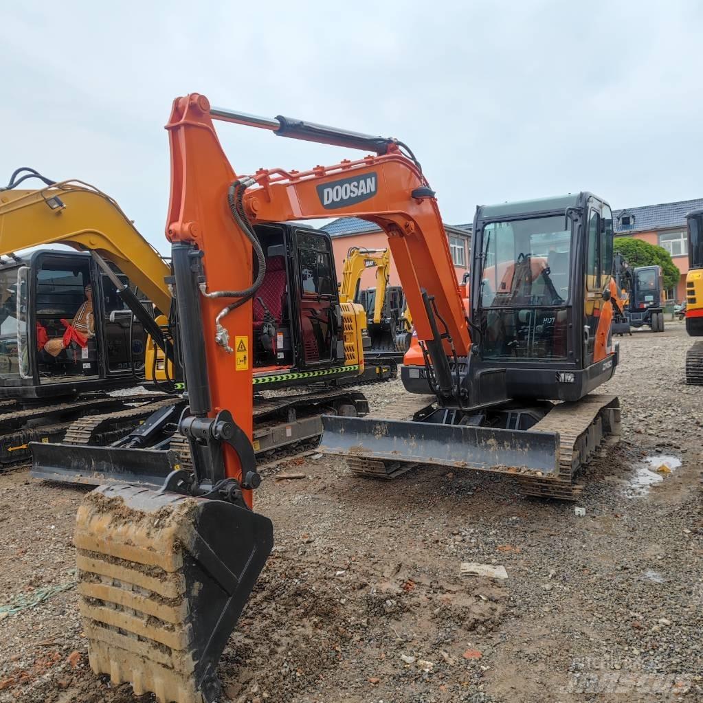 Doosan DX60 小型挖土機/掘鑿機<7t(小型挖掘機)