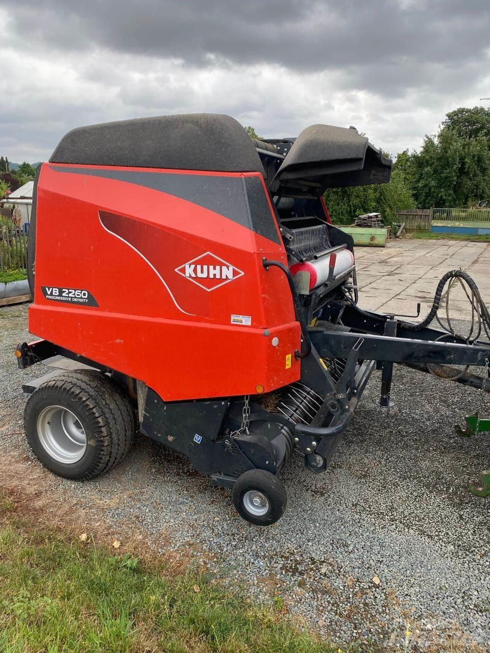 Kuhn VB 2260 圓型牧草打包機