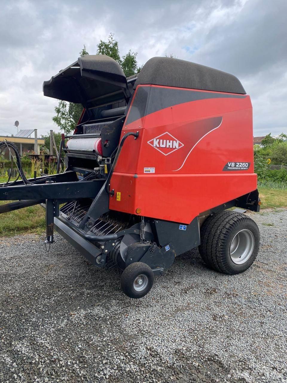 Kuhn VB 2260 圓型牧草打包機
