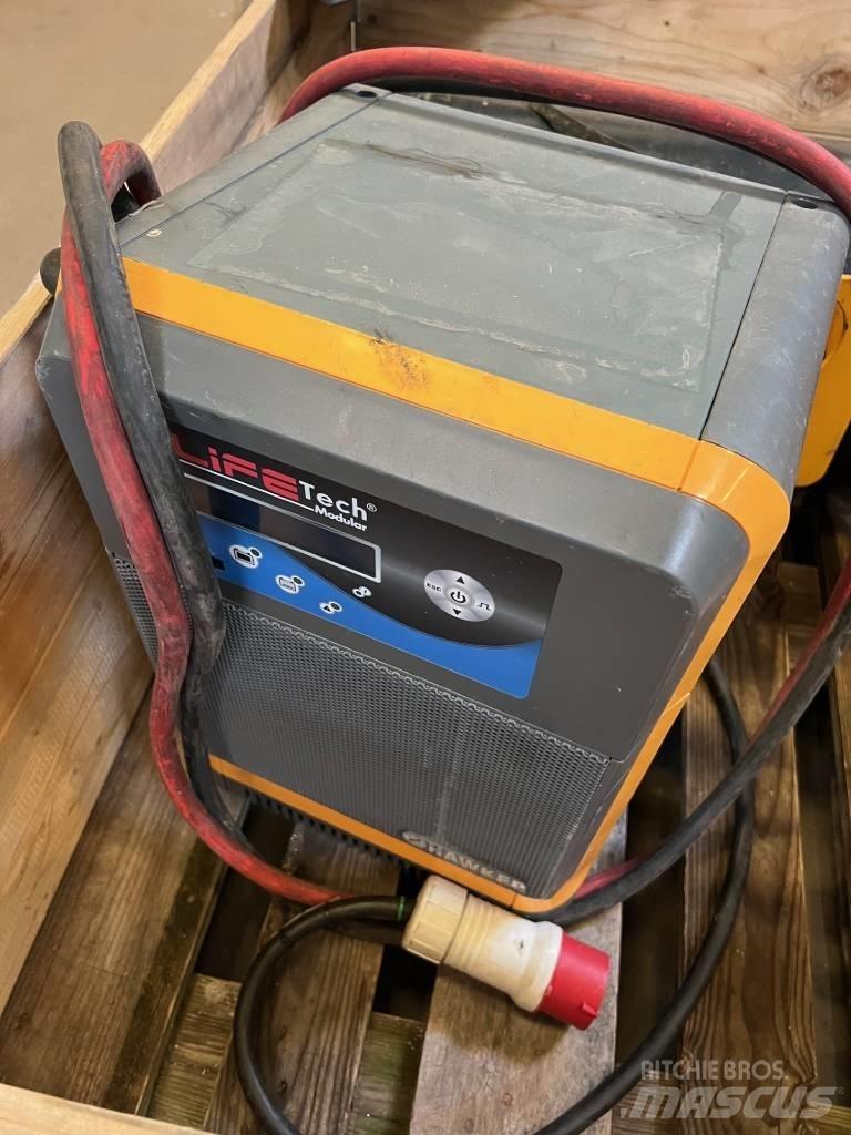 CAT EP30CN 電動堆高機