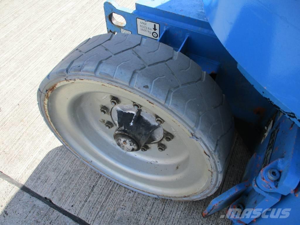 JLG E300 AJP (180) 緊湊型自走式伸縮臂式升降機