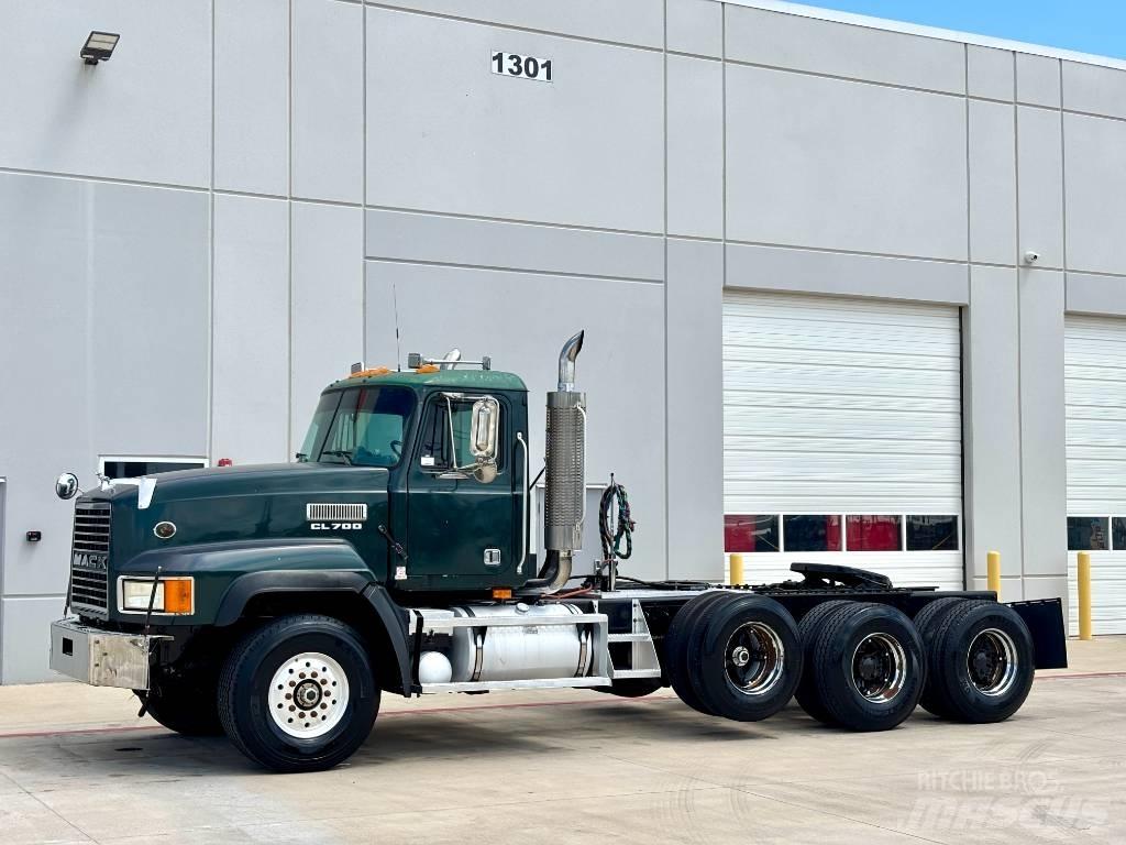 Mack CL 713 曳引機組件