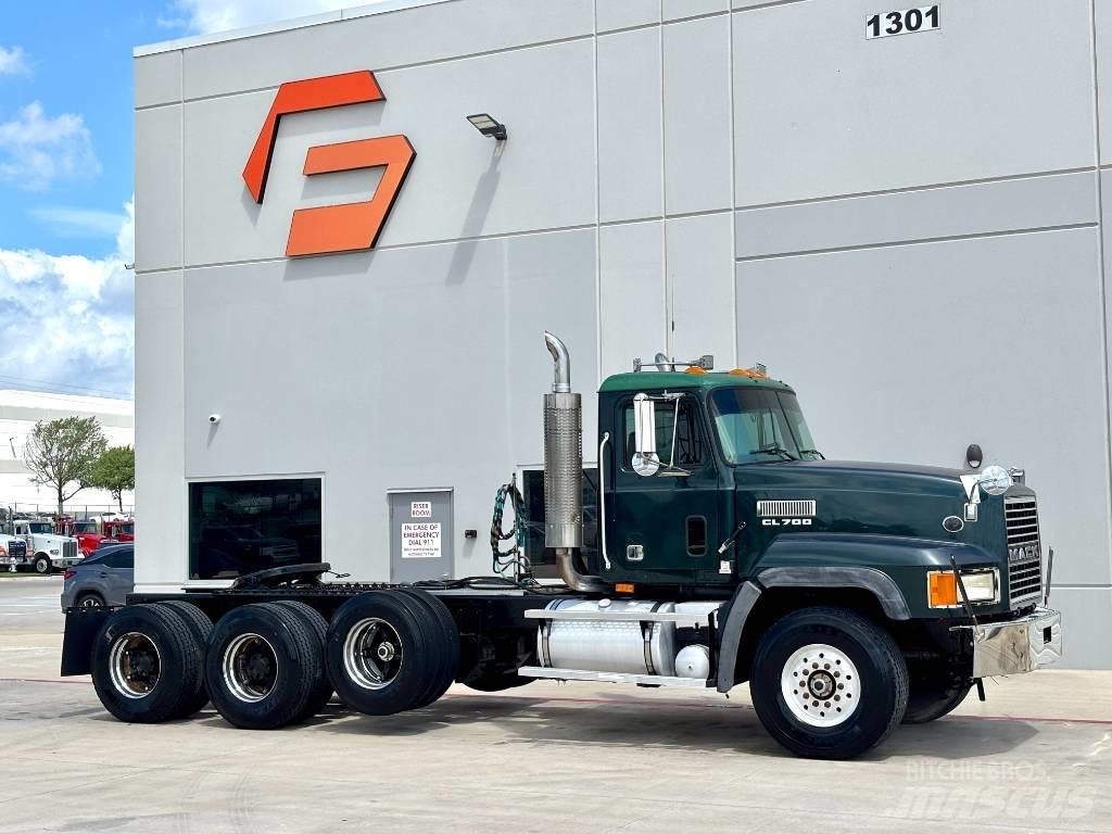 Mack CL 713 曳引機組件