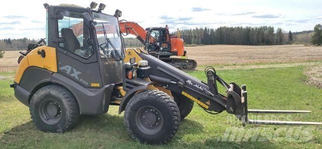 Mecalac AX850 輪胎式裝載機