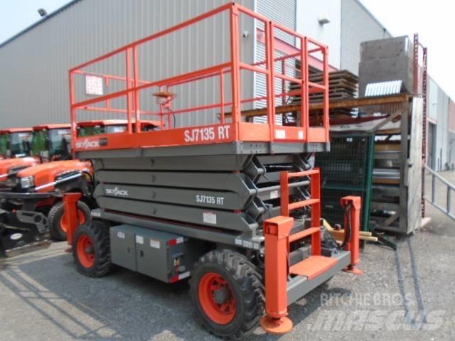 SkyJack SJ 7135 RT 剪式升降機