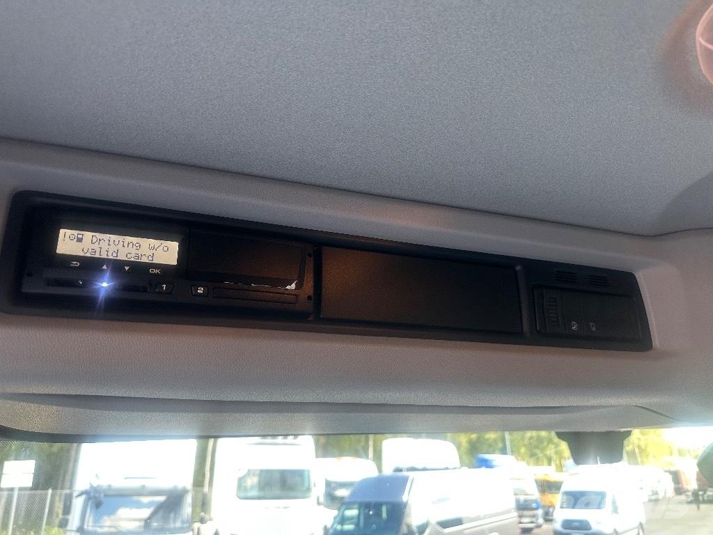 Scania P250 貨箱式卡車