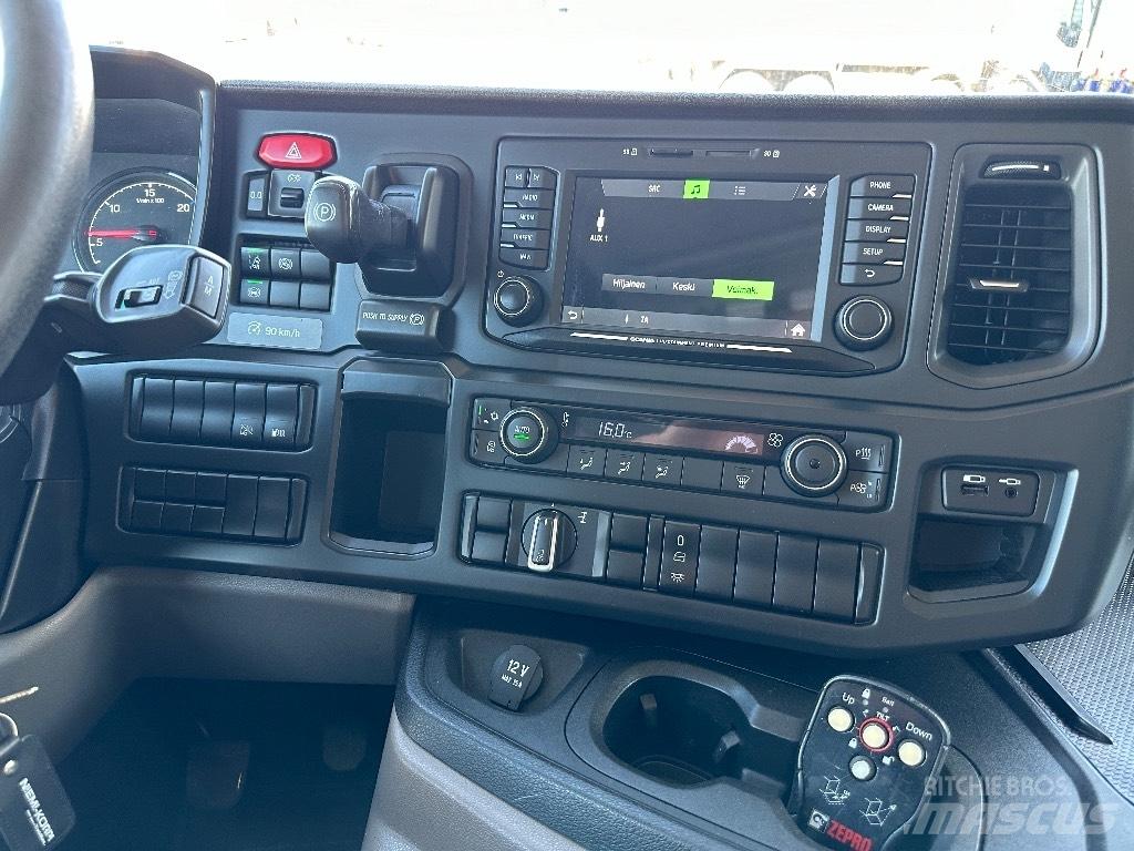 Scania P250 貨箱式卡車