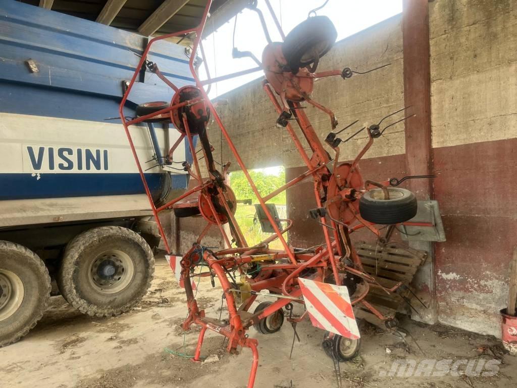 Lely TH 680 耙與翻草機