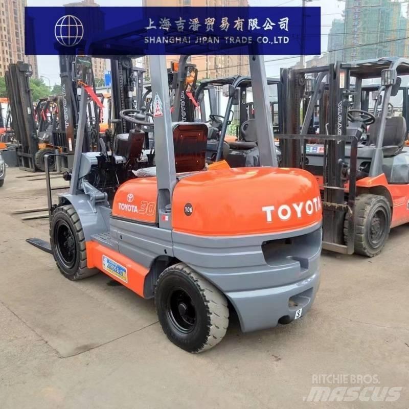 Toyota 6 F 柴油卡車