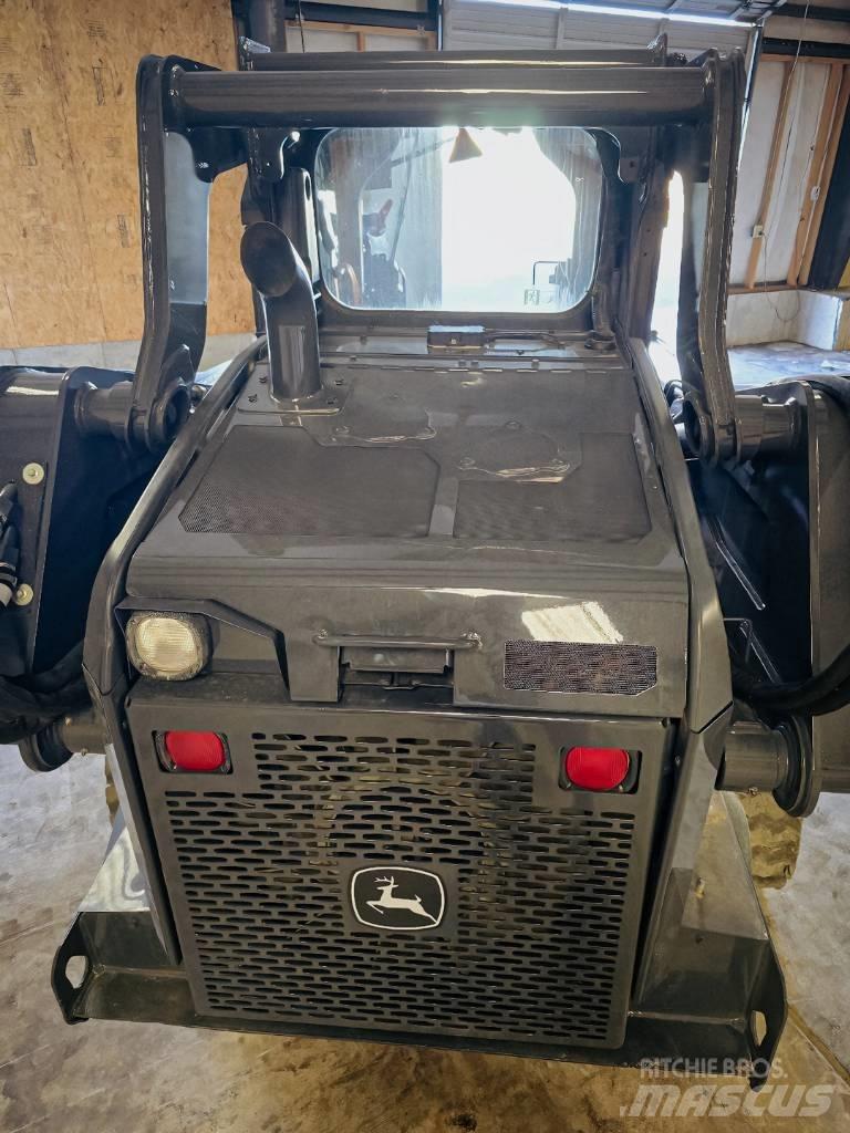John Deere 325 G 滑移轉向裝載機
