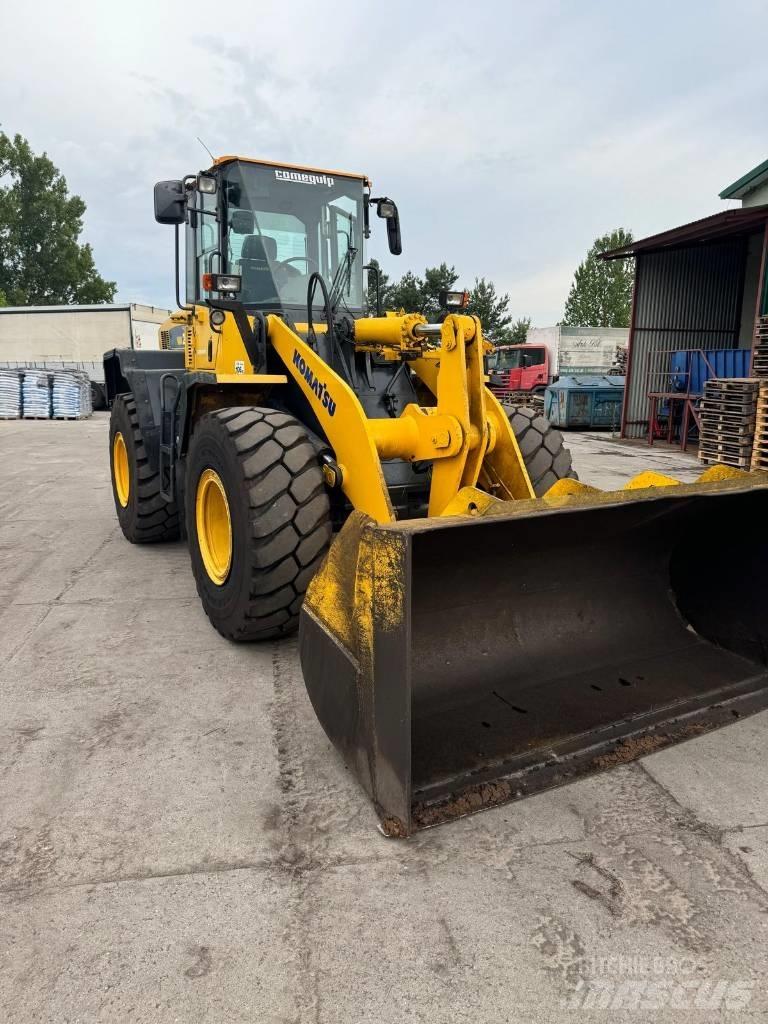 Komatsu WA250 輪胎式裝載機