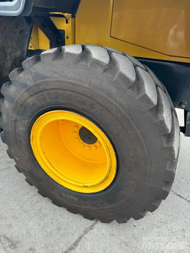 Komatsu WA250 輪胎式裝載機