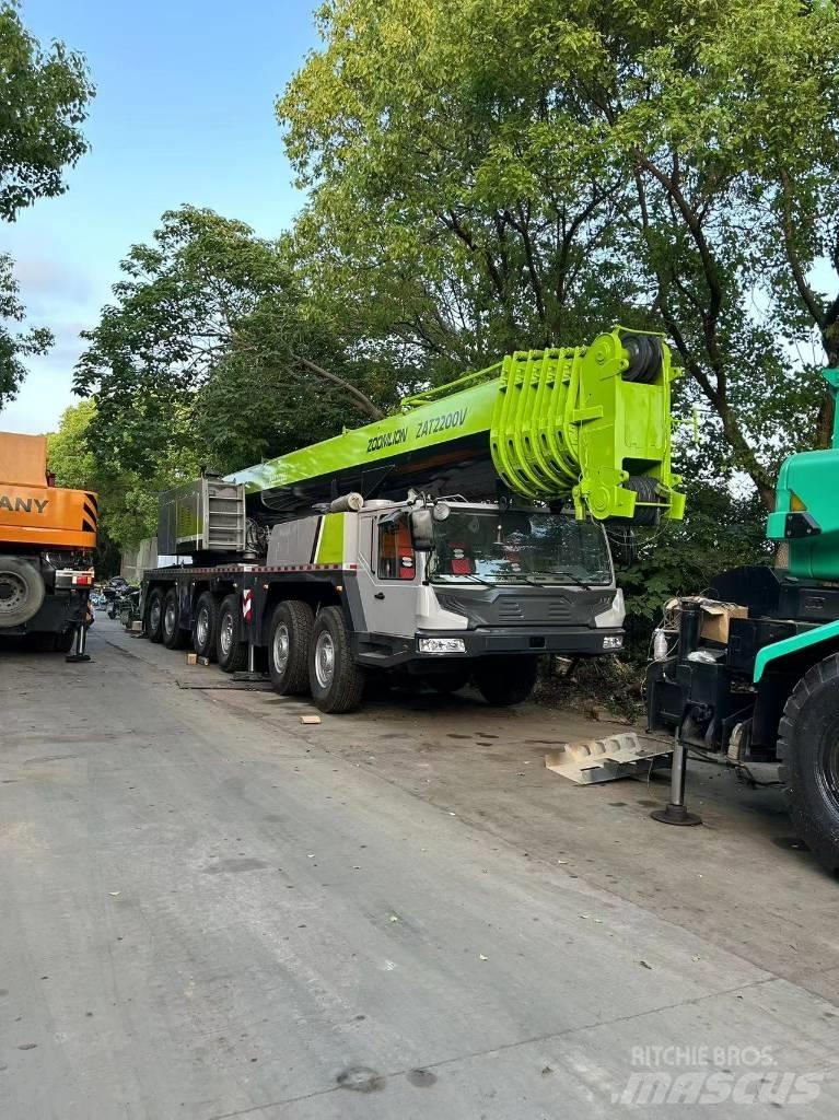 Zoomlion ZAT 2200 V 全路面起重機/吊車