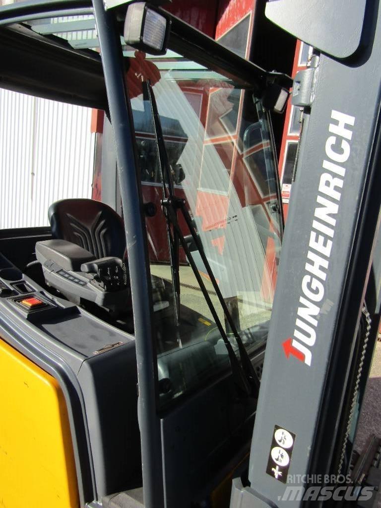 Jungheinrich EFG 320 電動堆高機