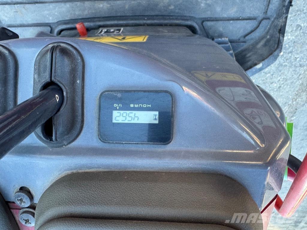 Yanmar SV08 (1E935) 小型挖土機/掘鑿機<7t(小型挖掘機)