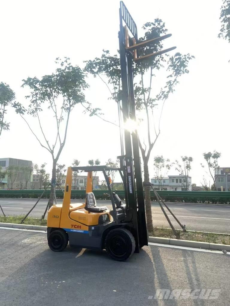 TCM FD 30 柴油卡車