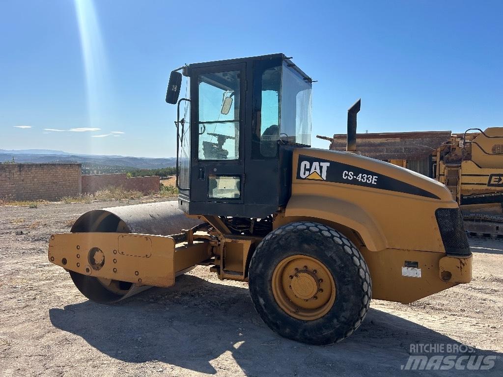 CAT CS 433 E 雙輪滾壓機
