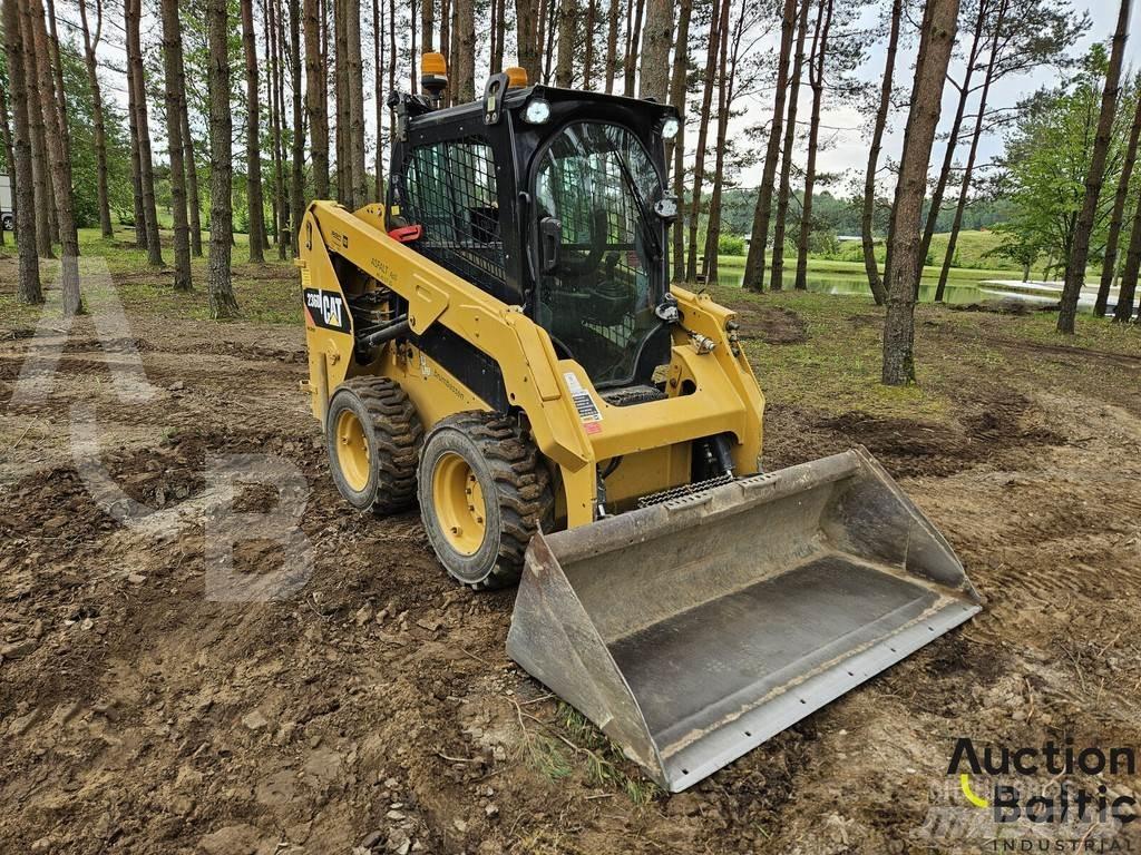 CAT 236 D 滑移轉向裝載機