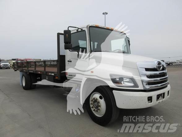 Hino 268 平板式/側卸式卡車