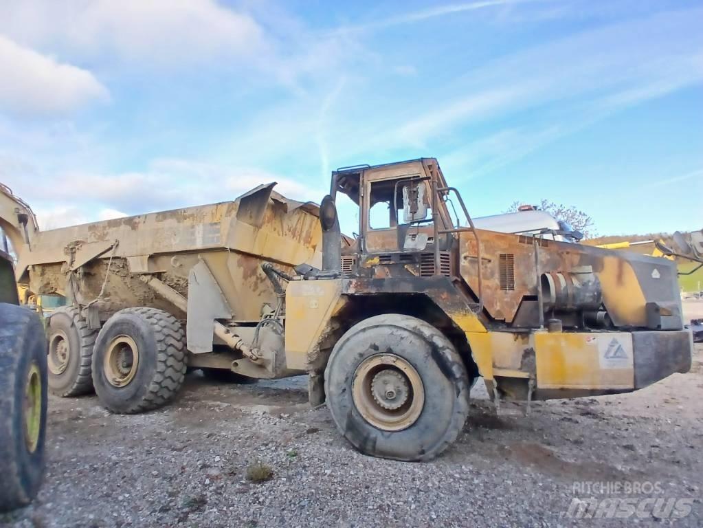 Komatsu HM 300-2 鉸接式起吊車