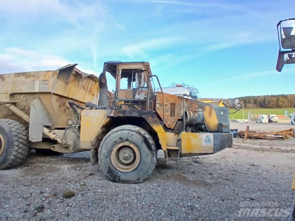 Komatsu HM 300-2 鉸接式起吊車