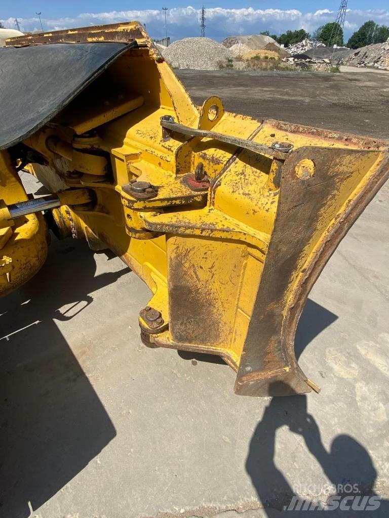 Komatsu D61PX24 履帶推土機
