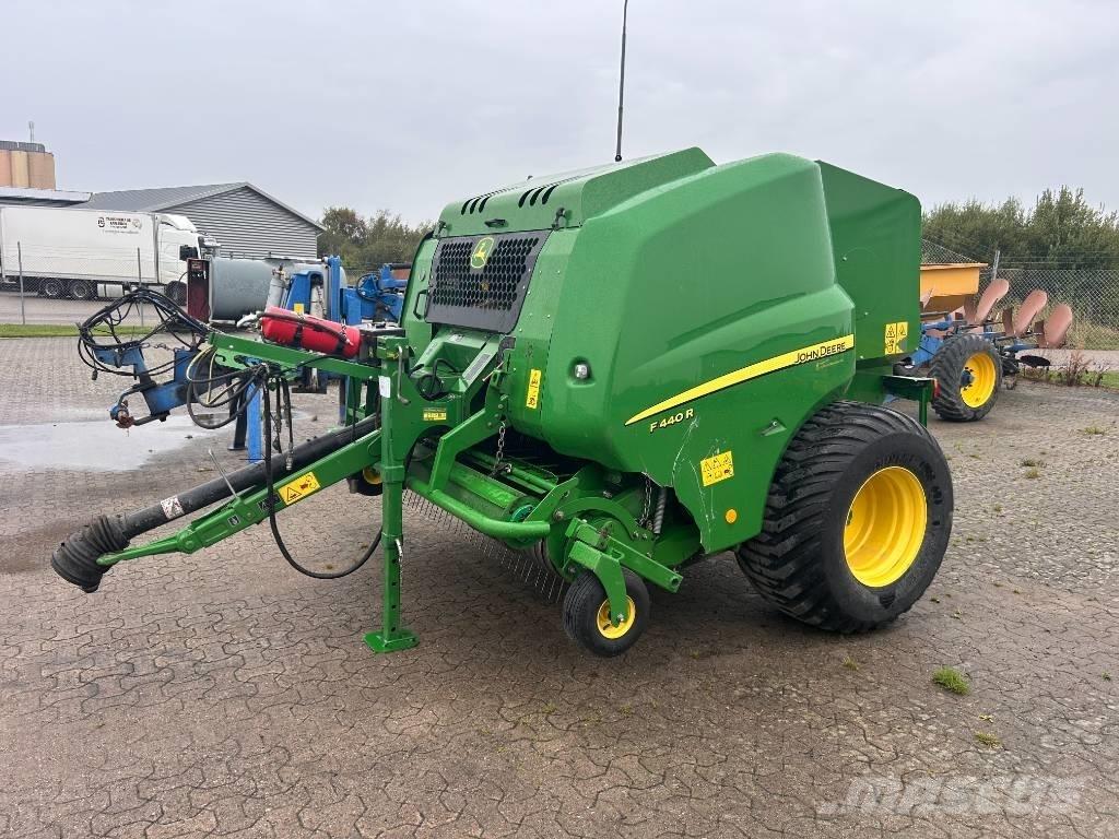 John Deere F 440 圓型牧草打包機