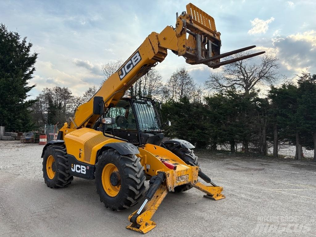 JCB 535-125 伸縮臂操作車