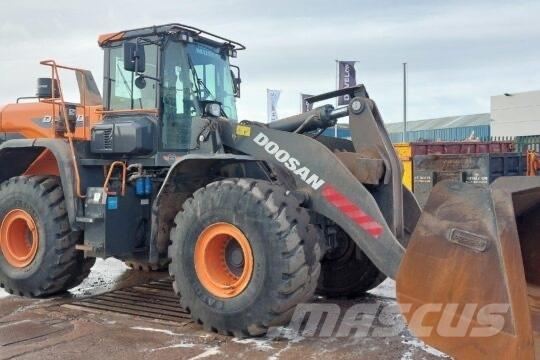Develon DL 480-7 反鏟裝載機