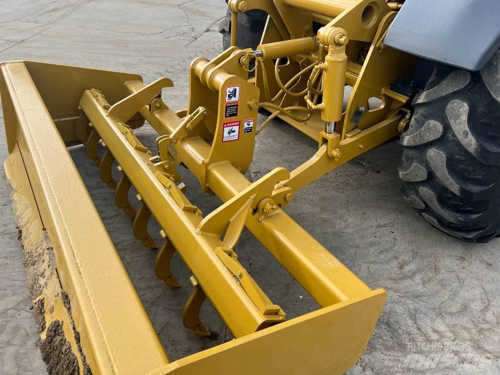 John Deere 210L EP 前端裝載機和挖掘機